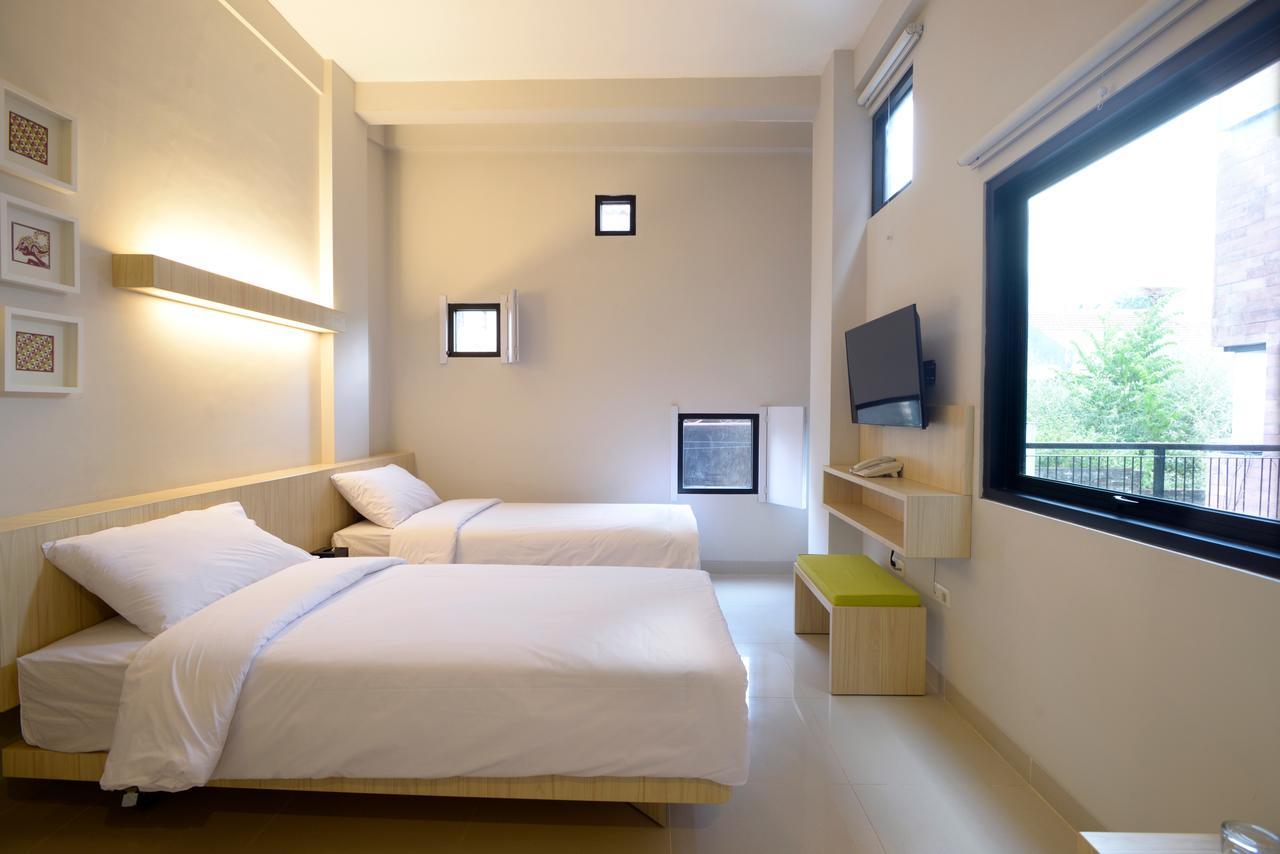 Arjuna Hotel Batu City Exterior photo
